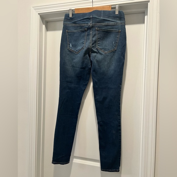 NWT Distressed Old Navy Rockstar Jegging Jeans - Picture 4 of 4